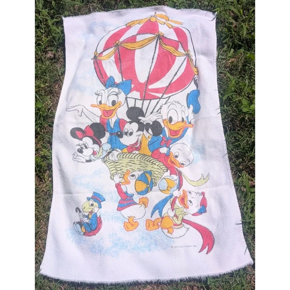 Vintage Mickey Minnie Daisy Donald Jiminy Huey Dewey Louie Kids Beach Bath Towel